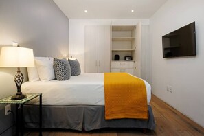 2 bedrooms, iron/ironing board, WiFi, bed sheets - Condesa Breeze: 2 bedroom Oasis (Ciudad de México)