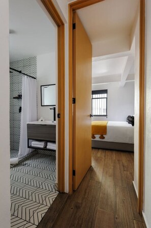 1 bedroom, desk, iron/ironing board, travel cot - NEW! Modern Urban Hideaway | Casa Malva (Ciudad de México)