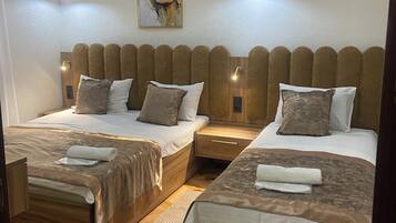 Appartement, balkon, uitzicht op de stad | Een strijkplank/strijkijzer, gratis wifi