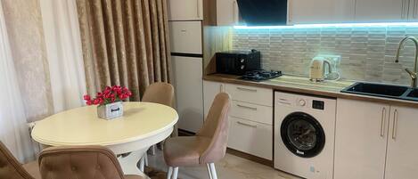 Apartment, Balcony, City View | Living area