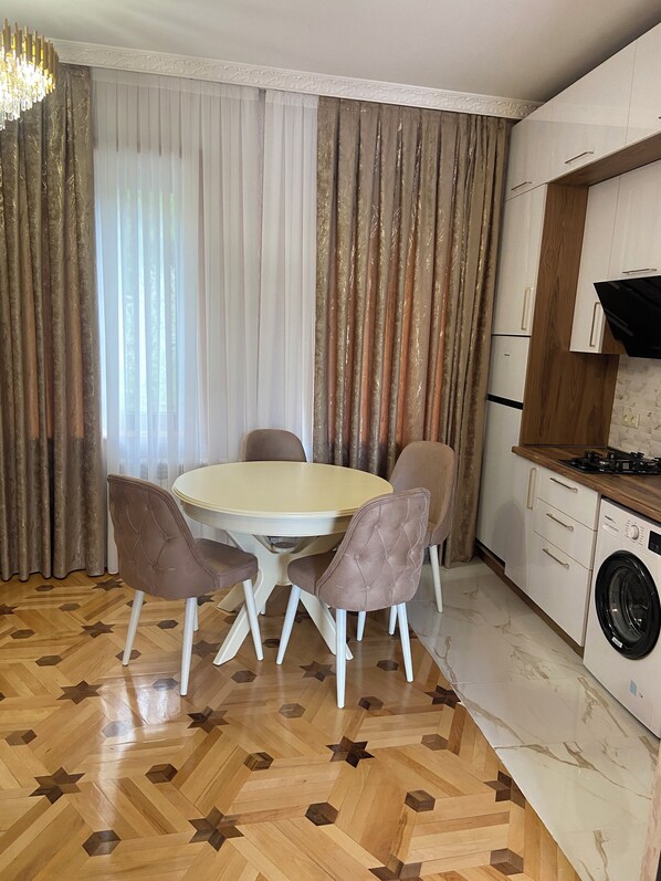 Apartment, Balcony, City View | Living area