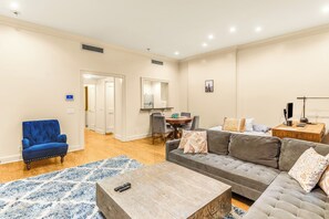 Living area - Massive Brownstonewith AC in Midtown NYC (New York)