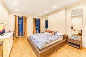 1 bedroom, iron/ironing board, Internet, bed sheets - Massive Brownstonewith AC in Midtown NYC (New York)