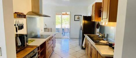 Réfrigérateur, micro-ondes, four, lave-vaisselle