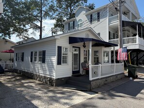 Exterior - Charming 2-bdrm home in Ocean Lakes near waterpark Z34 pet friendly 8/1-8/7 open (Myrtle Beach)
