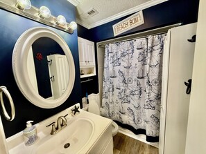Hair dryer, towels - Charming 2-bdrm home in Ocean Lakes near waterpark Z34 pet friendly 8/1-8/7 open (Myrtle Beach)