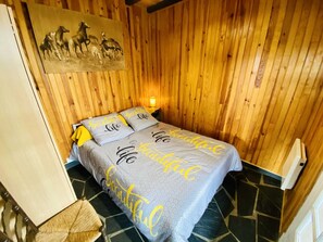 3 室のベッドルーム、WiFi (無料)