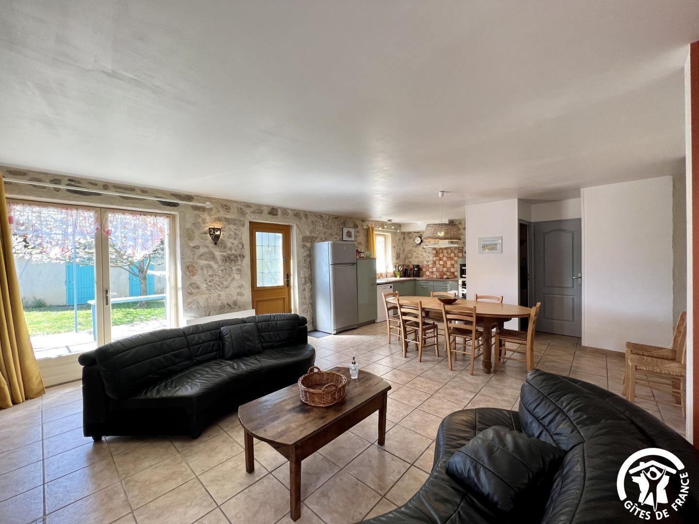 Televisie en een open haard