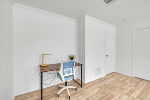 Interior - Cozy Home Near Tesla COTA + Austin Airport (Austin)