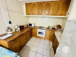 Kühlschrank, Mikrowelle, Ofen