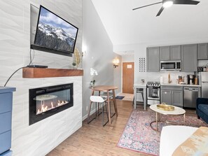 Coffee/tea maker, fridge, microwave, oven - Prospector 530 | Steps to Rail Trail | Mtn View | Kitchen | Fireplace | Pool & Hot Tub (Park City)