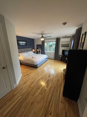 3 عدّة غرف نوم ومكواة/لوح كي وواي فاي وملاءات أسرّة