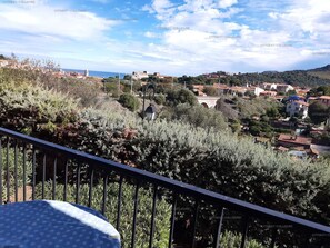 Property grounds - 5AMB-03 - Apartment with swimming pool and parking (COLLIOURE)