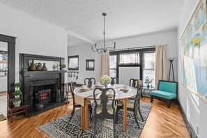 Dining - Gorgeous home in historic Downtown Thomasville 5bd/2bath sleeps up to 15 people (Thomasville)