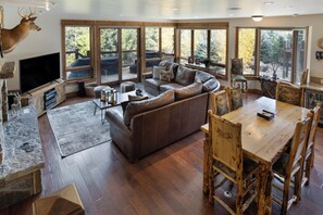 Smart TV, fireplace - Deerpath Haus: Private Hot Tub, Game Room, 2 Living Rooms, & more! (Vail)