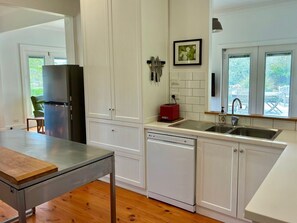 電子レンジ、オーブン、コンロ、食器洗い機