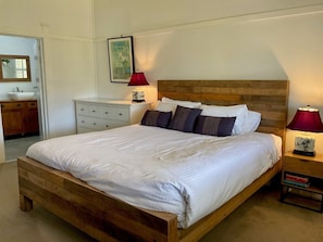 3 makuuhuonetta, silitysrauta/-lauta, Wi-Fi, vuodevaatteet