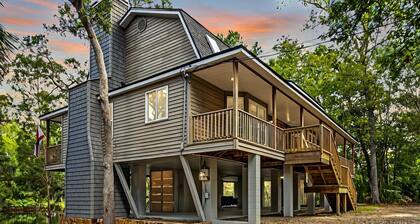 6-bedroom 4 bathroom home right on the river in Steinhatchee