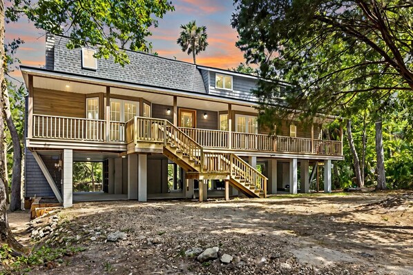 Exterior - 6-bedroom 4 bathroom home right on the river in Steinhatchee (Steinhatchee)