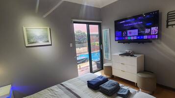 2 bedrooms, iron/ironing board, free WiFi, bed sheets