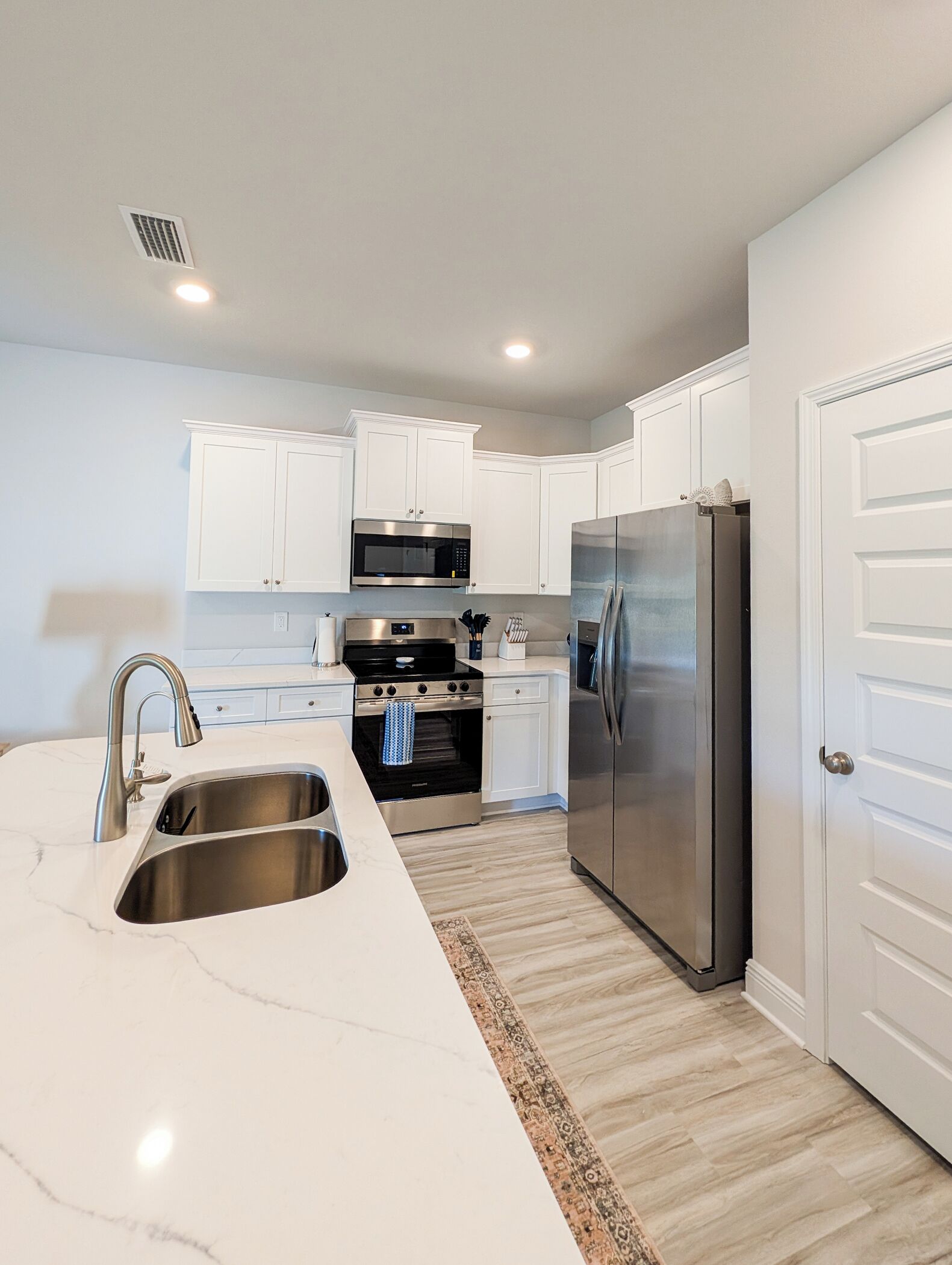 Microondas, horno, parrilla de estufa y lavavajillas 