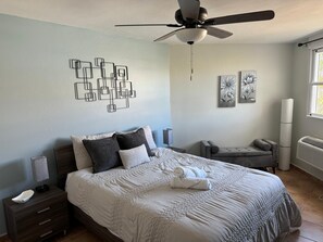 Iron/ironing board, WiFi, bed sheets - Relaxing beachfront retreat, pool view balcony near Rainforest El Yunque (Río Grande)