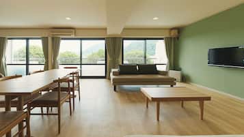 Deluxe Room, Balcony, Mountain View | In-room safe, free WiFi, bed sheets