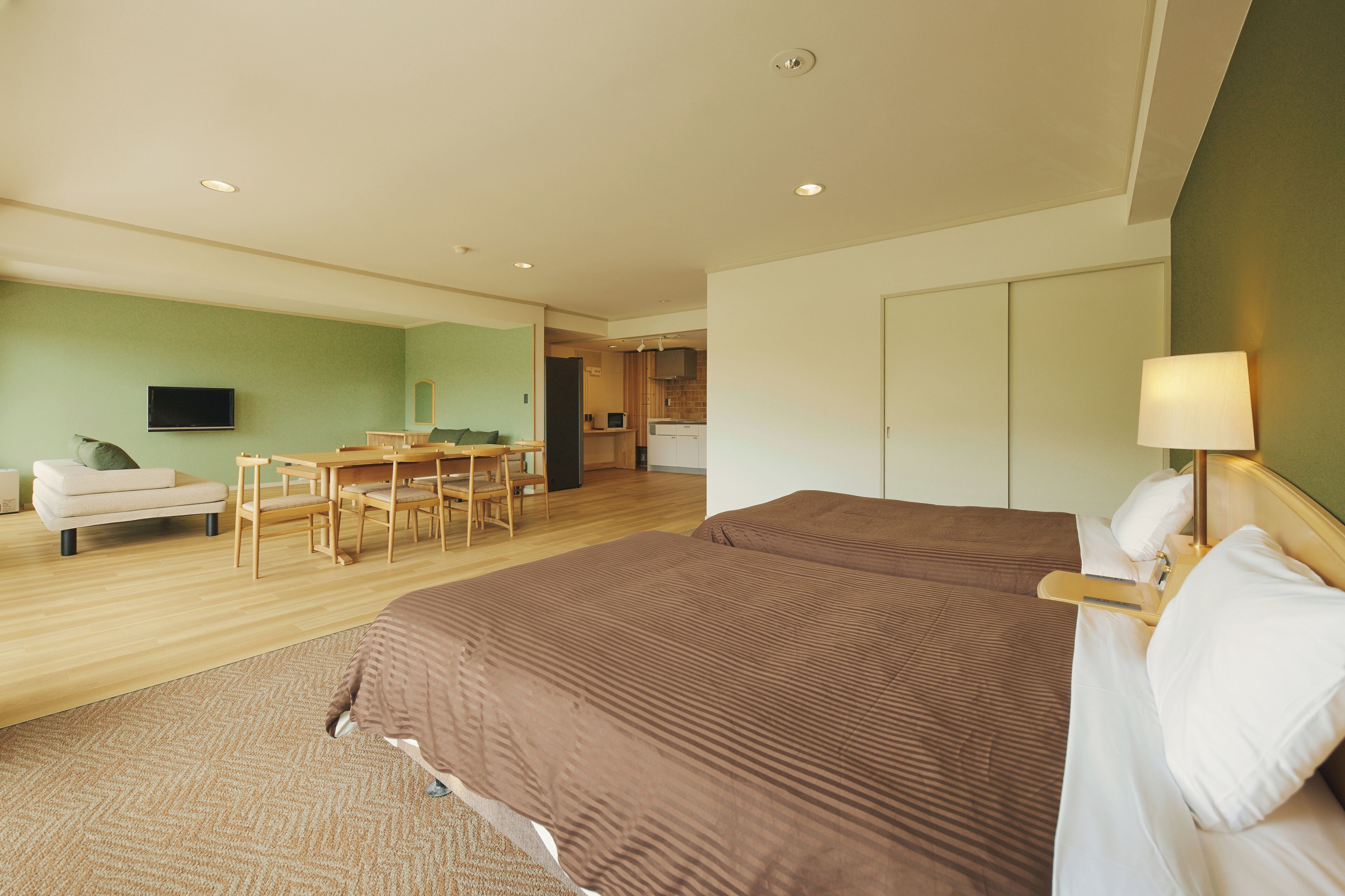 Quarto luxo, sacada, vista para a montanha | Cofres nos quartos, Wi-Fi de cortesia, roupa de cama