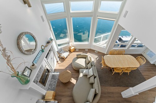 Luxury Lakeside Boater's Paradise