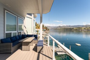 Terrace/patio - Luxury Lakeside Boater's Paradise (Chelan)