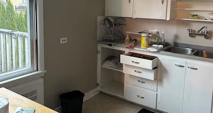 Spacious fully renovated house ,next to Cambie Sky train statio