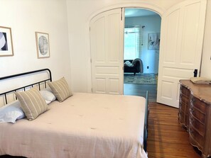 3 bedrooms, iron/ironing board, Internet, bed sheets