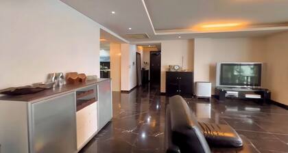 4-bedroom condo in charming Seoul UN Village, Full-AC. Floor-heating.