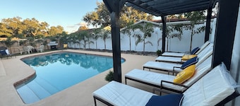 NEW!! Rare 5 bedroom house w FREE HEATED POOL & HOT TUB 9 minutes to the beach!!