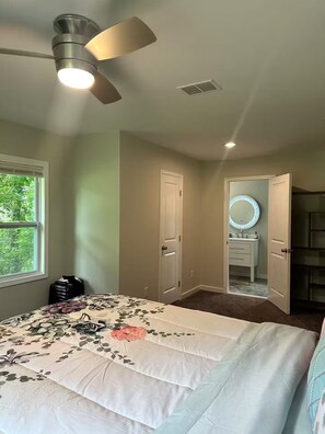 3 bedrooms, iron/ironing board, bed sheets