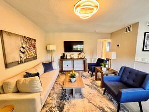 Living area - 2 bedroom condo minutes from Wilton Manors and the beaches (Fort Lauderdale)