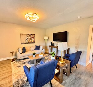 Living area - 2 bedroom condo minutes from Wilton Manors and the beaches (Fort Lauderdale)