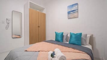 Desk, iron/ironing board, WiFi, bed sheets