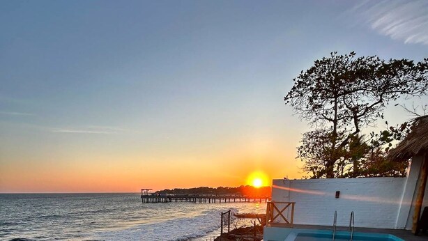 A pool with a view of the ocean and a sunset. - Luxury Beach house , infinity, pool, breathtaking view, Surf city,Sunset Park. (La Libertad)