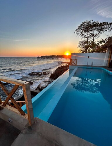 Luxury Beach house , infinity, pool, breathtaking view, Surf city,Sunset Park.
