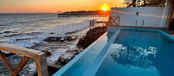 Luxury Beach house , infinity, pool, breathtaking view, Surf city,Sunset Park.