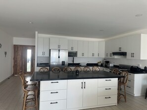 Private kitchen - Luxury Beach house , infinity, pool, breathtaking view, Surf city,Sunset Park. (La Libertad)