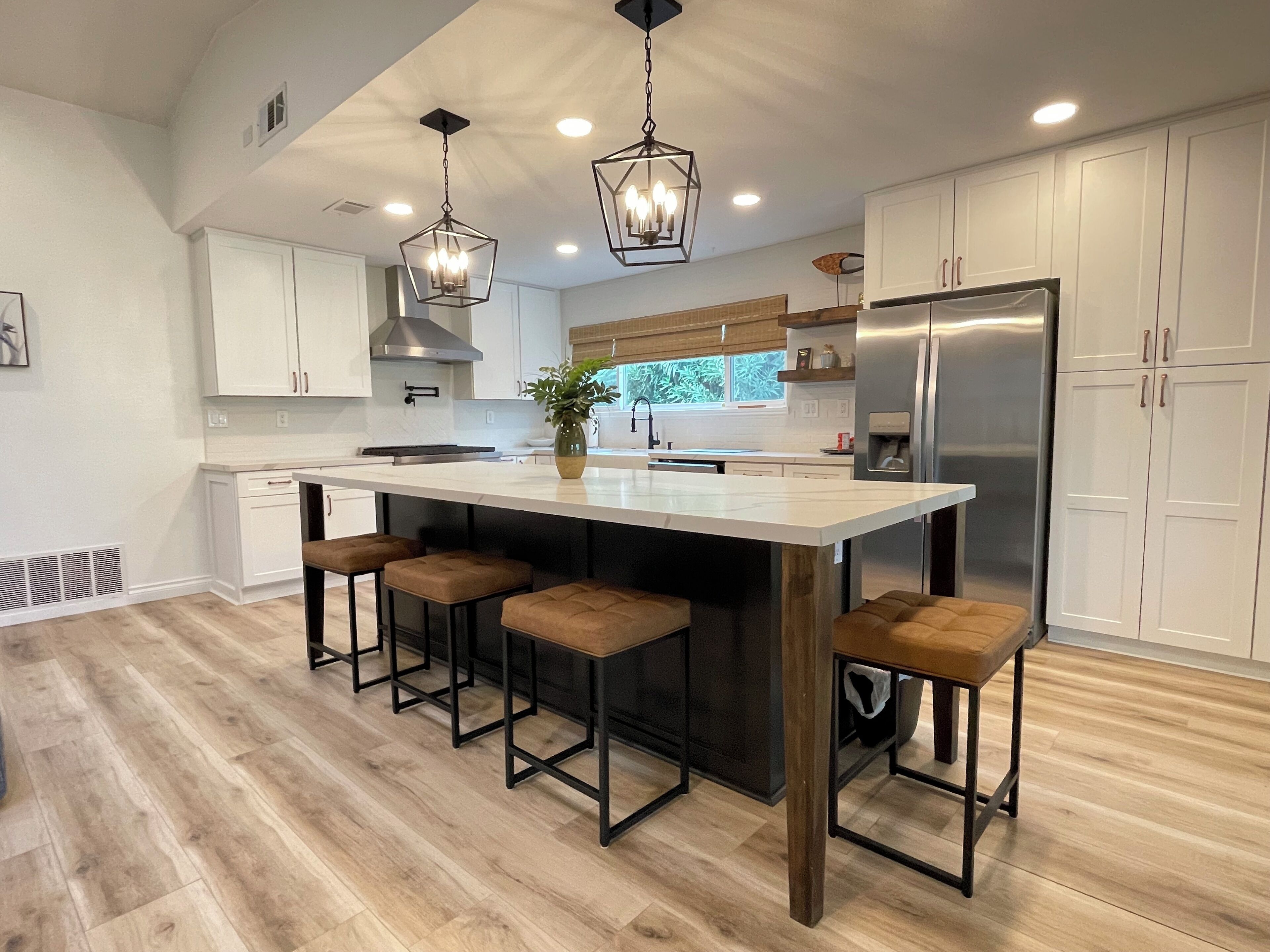 ثلاجة، ميكروويف، فرن، موقد طهي مسطح