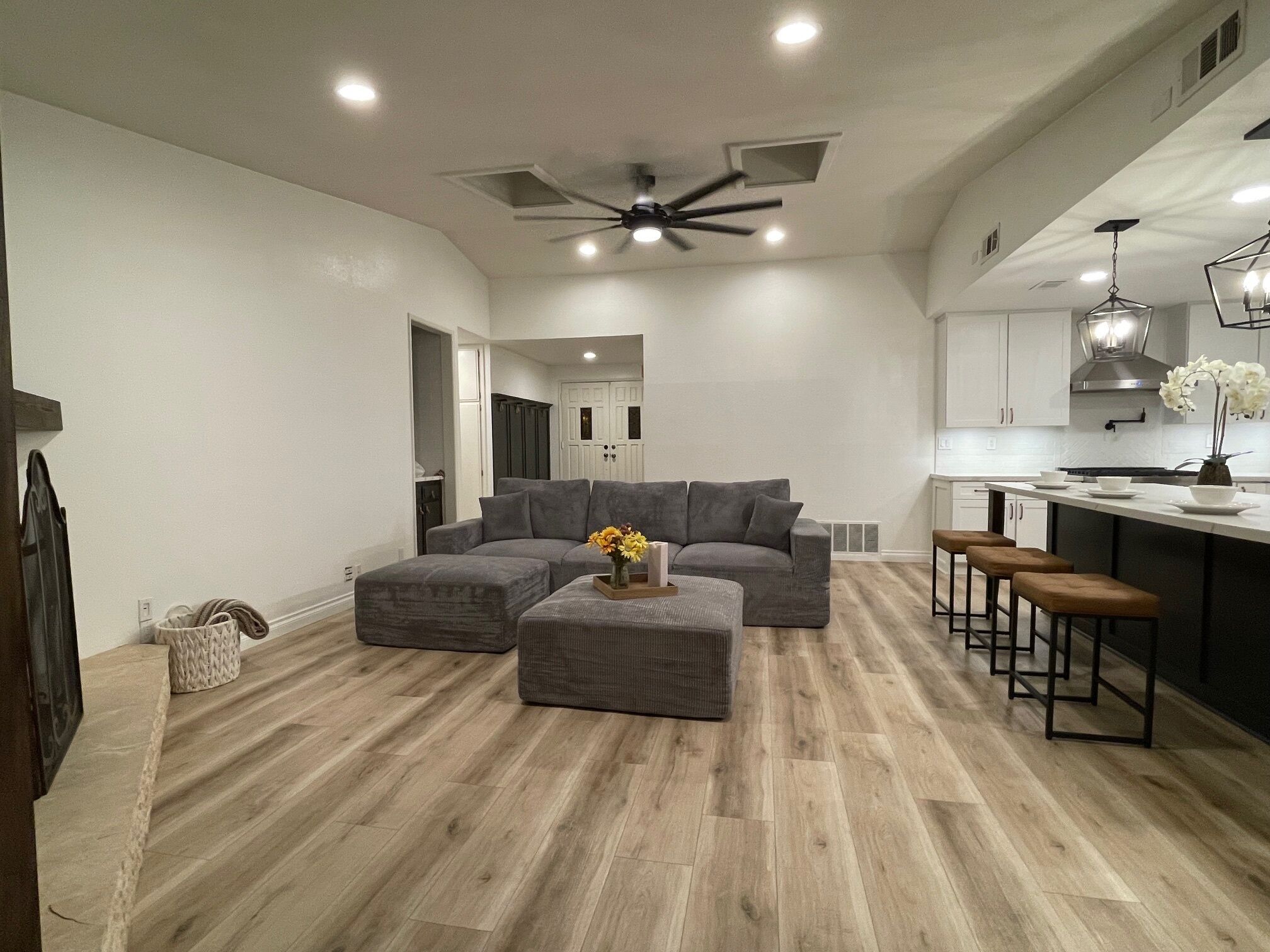 Een smart-tv en een open haard