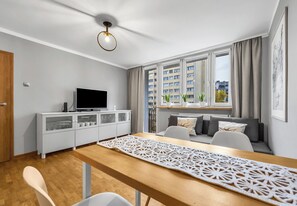 TV - Modzelewskiego Spacious Apartment (Warszawa)
