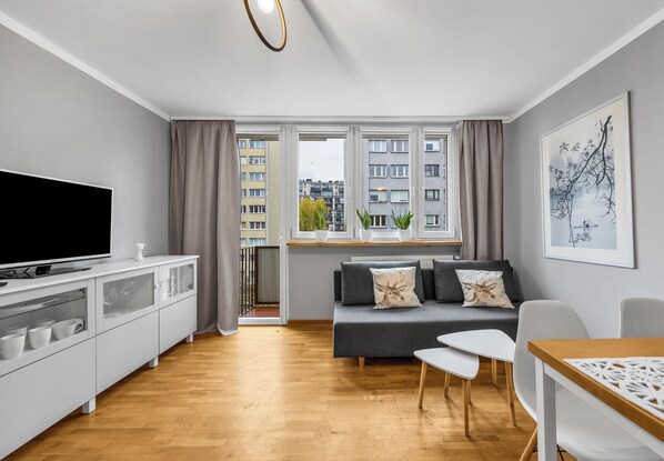 TV - Modzelewskiego Spacious Apartment (Warszawa)