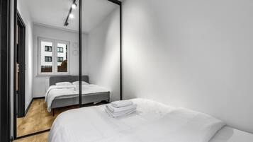 1 slaapkamer, een strijkplank/strijkijzer, wifi, beddengoed