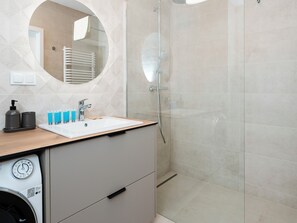 تجهيزات دش، مجففات شعر، مناشف