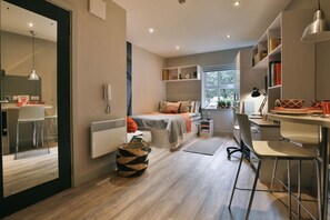 Desk, laptop workspace, free WiFi - Student Only Kingsmill Studios (Huddersfield)