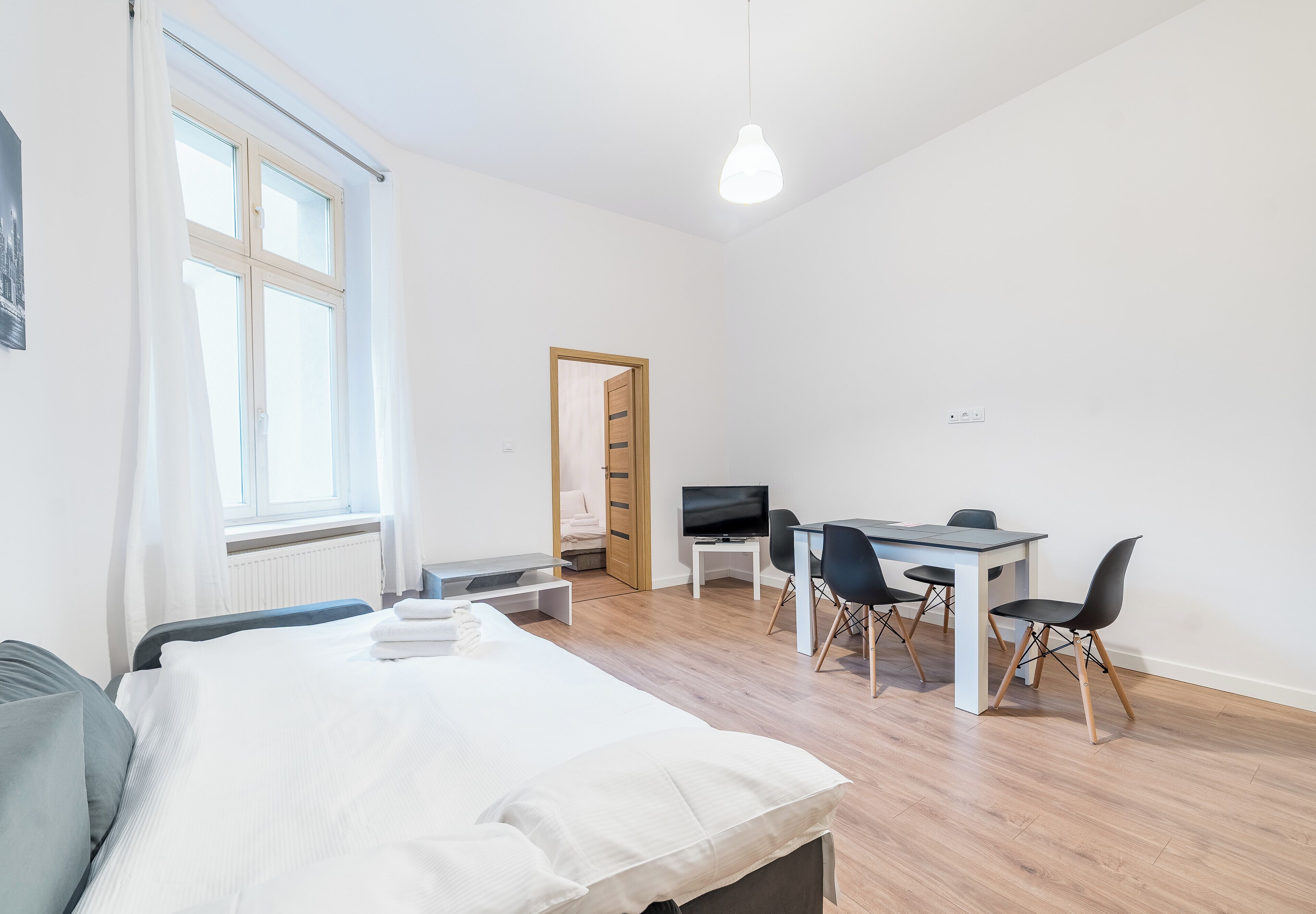 1 室のベッドルーム、アイロン / アイロン台、ベッドシーツ